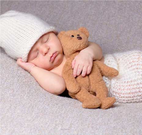 Todos los bebés despiertan por pequeños momentos y vuelven a conciliar el sueño ellos solitos.